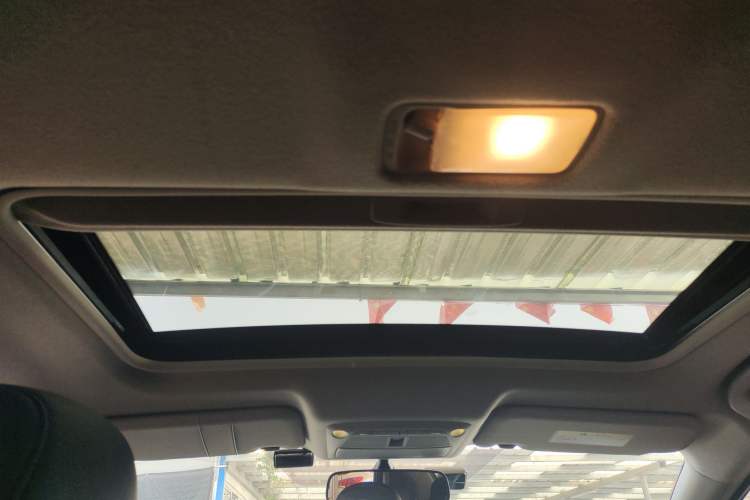 Used Nissan Sylphy 2019 1.6XV CVT Smart Connect Luxury Edition China VI Standard Headliner