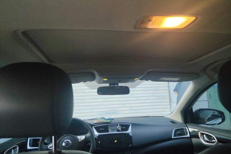 Used Nissan Sylphy 2019 1.6XV CVT Smart Connect Luxury Edition China VI Standard Headliner