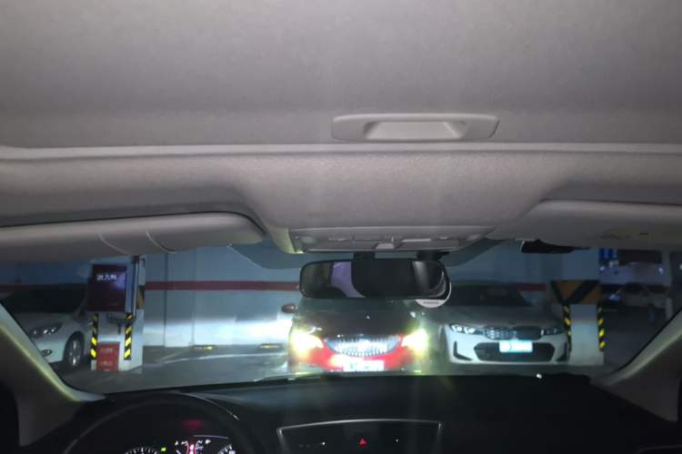 Used Nissan Sylphy 2019 1.6XV CVT Smart Connect Luxury Edition China VI Standard Headliner