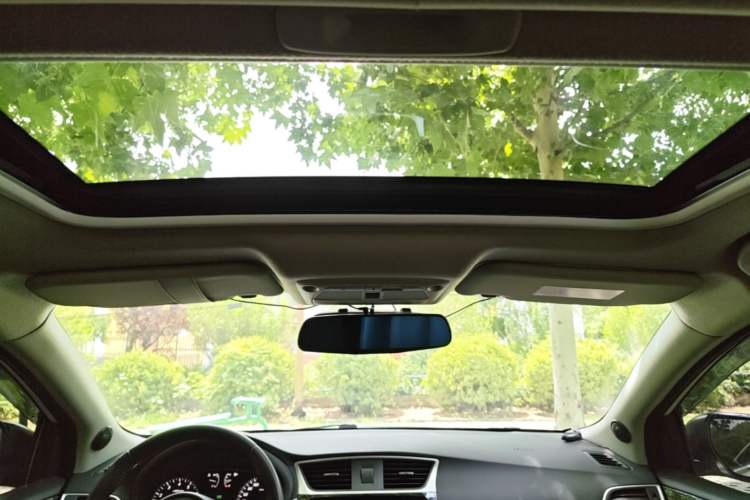 Used Nissan Sylphy 2019 1.6XV CVT Smart Connect Luxury Edition China VI Standard Headliner