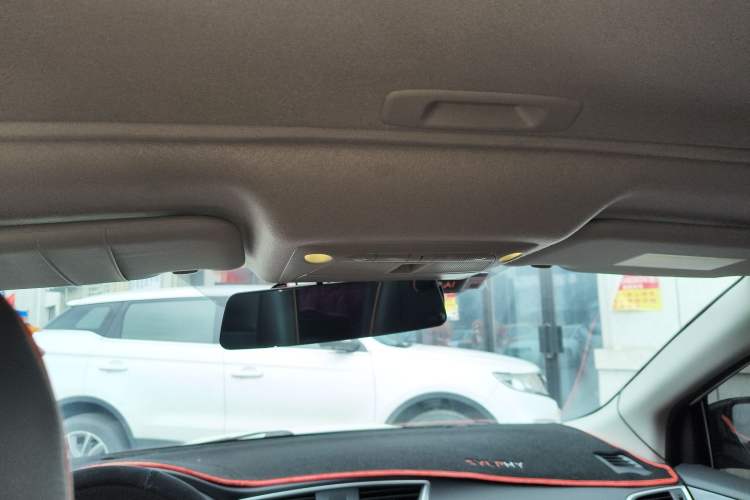 Used Nissan Sylphy 2019 1.6XV CVT Smart Connect Luxury Edition China VI Standard Headliner
