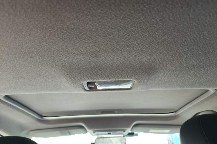 Used Nissan Sylphy 2019 1.6XV CVT Smart Connect Luxury Edition China VI Standard Headliner
