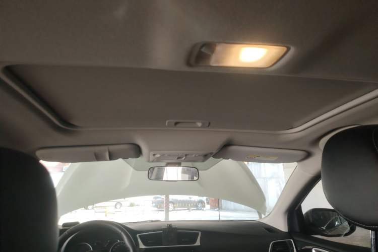 Used Nissan Sylphy 2019 1.6XV CVT Smart Connect Luxury Edition China VI Standard Headliner