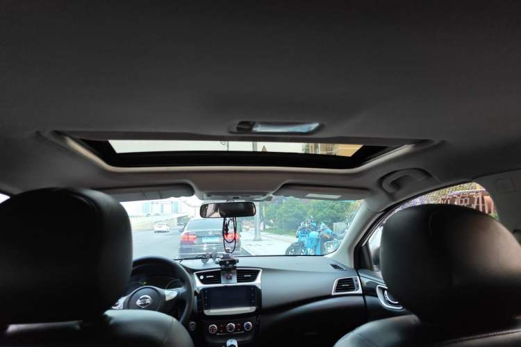 Used Nissan Sylphy 2019 1.6XV CVT Smart Connect Luxury Edition China VI Standard Headliner