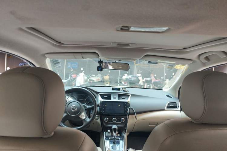 Used Nissan Sylphy 2019 1.6XV CVT Smart Connect Luxury Edition China VI Standard Headliner