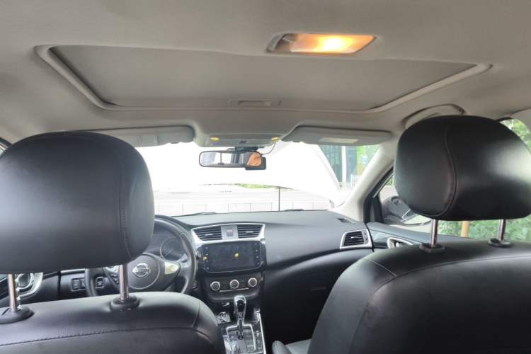 Used Nissan Sylphy 2019 1.6XV CVT Smart Connect Luxury Edition China VI Standard Headliner