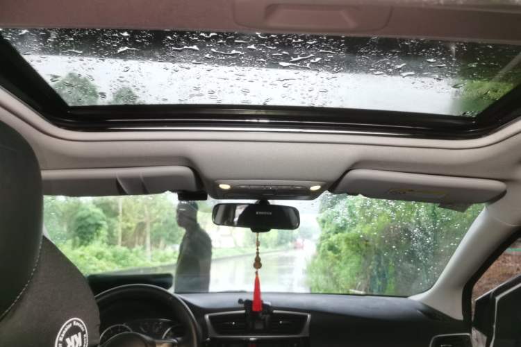 Used Nissan Sylphy 2019 1.6XV CVT Smart Connect Luxury Edition China VI Standard Headliner
