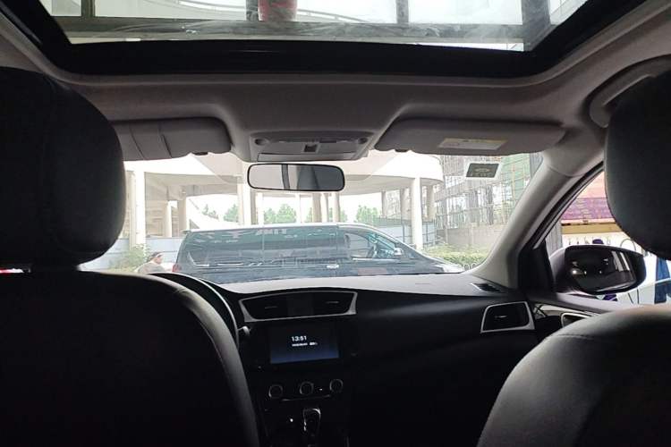 Used Nissan Sylphy 2019 1.6XV CVT Smart Connect Luxury Edition China VI Standard Headliner