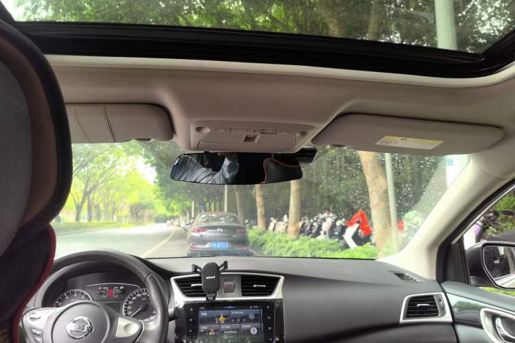 Used Nissan Sylphy 2019 1.6XV CVT Smart Connect Luxury Edition China V Standard Headliner