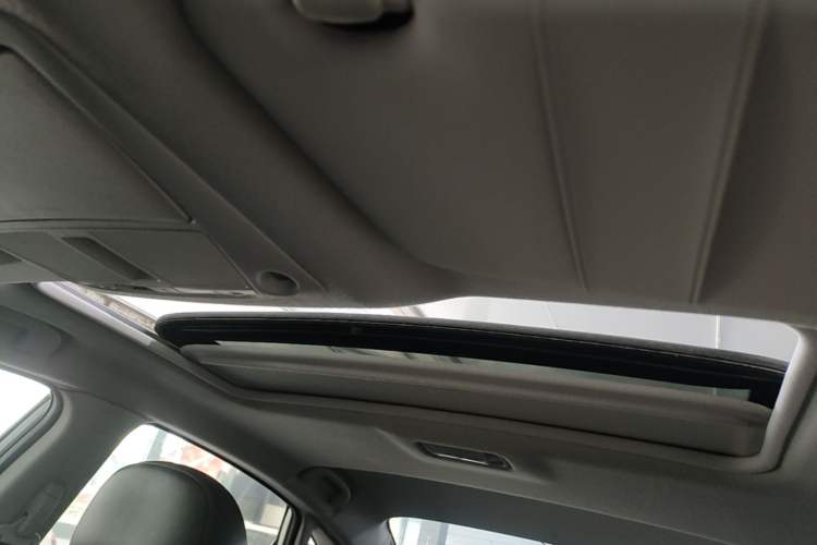 Used Nissan Sylphy 2019 1.6XV CVT Smart Connect Luxury Edition China VI Standard Headliner