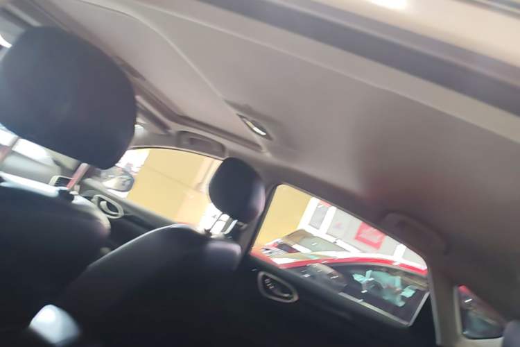 Used Nissan Sylphy 2019 1.6XV CVT Smart Connect Luxury Edition China VI Standard Headliner
