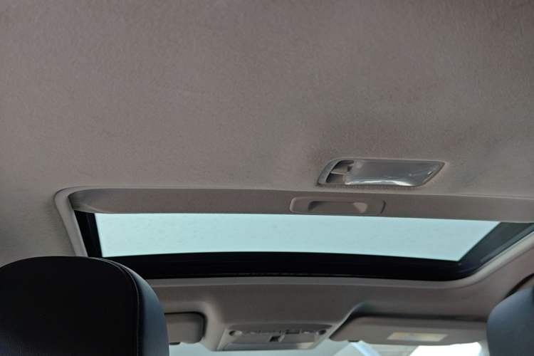 Used Nissan Sylphy 2019 1.6XV CVT Smart Connect Luxury Edition China VI Standard Headliner