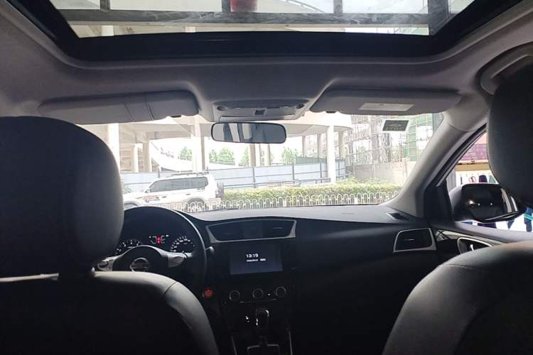 Used Nissan Sylphy 2019 1.6XV CVT Smart Connect Luxury Edition China VI Standard Headliner
