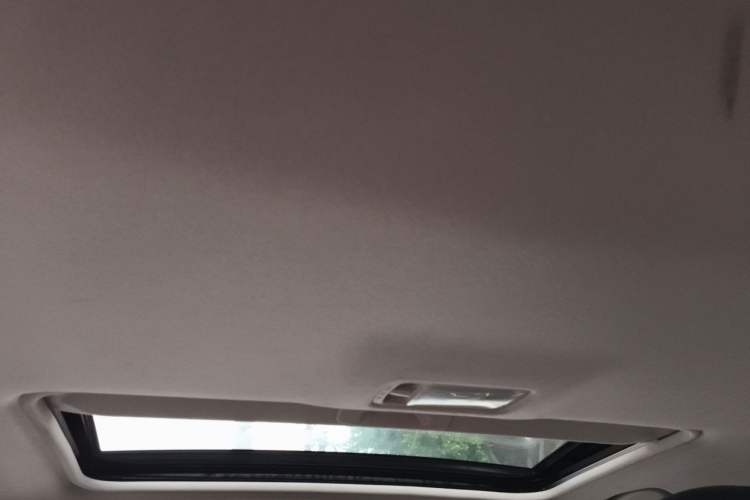 Used Nissan Sylphy 2019 1.6XV CVT Smart Connect Luxury Edition China VI Standard Headliner