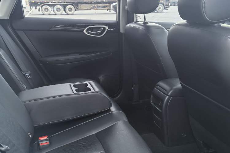 Used Nissan Sylphy 2019 1.6XV CVT Smart Connect Luxury Edition China VI Standard Headliner