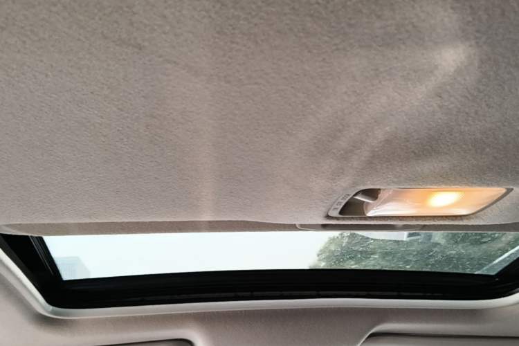 Used Nissan Sylphy 2019 1.6XV CVT Smart Connect Luxury Edition China VI Standard Headliner