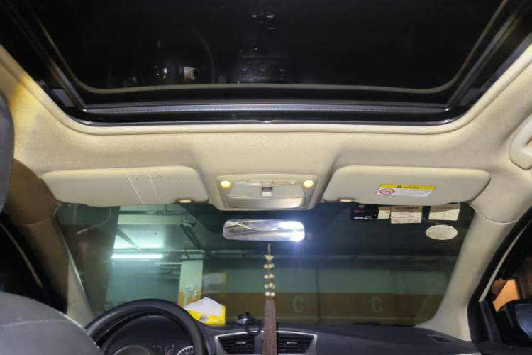 Used Nissan Sylphy 2019 1.6XV CVT Smart Connect Luxury Edition China VI Standard Headliner
