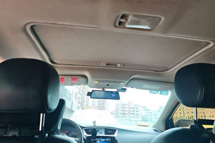 Used Nissan Sylphy 2019 1.6XV CVT Smart Connect Luxury Edition China VI Standard Headliner