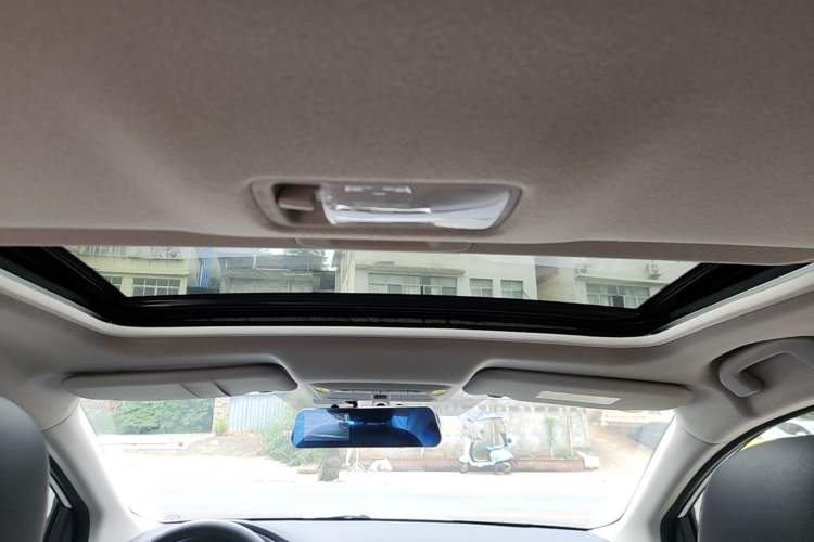 Used Nissan Sylphy 2019 1.6XV CVT Smart Connect Luxury Edition China VI Standard Headliner