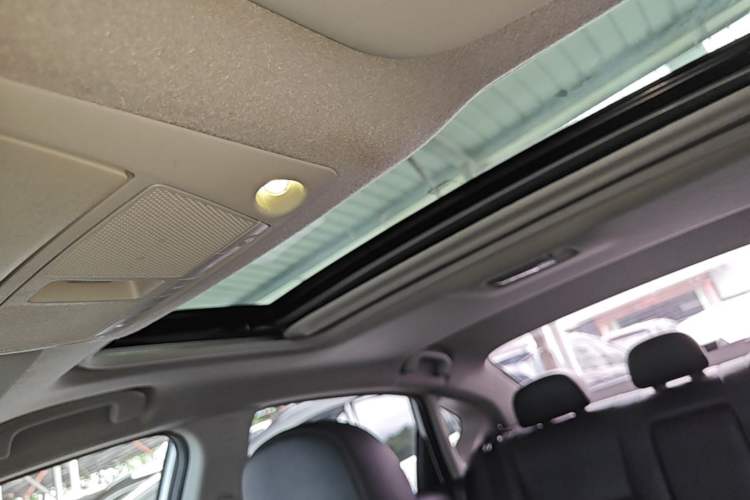 Used Nissan Sylphy 2019 1.6XV CVT Smart Connect Luxury Edition China VI Standard Headliner