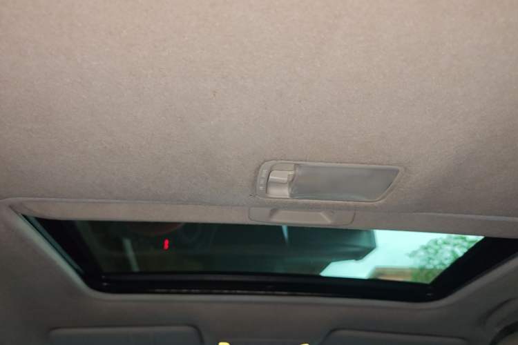 Used Nissan Sylphy 2019 1.6XV CVT Smart Connect Luxury Edition China VI Standard Headliner