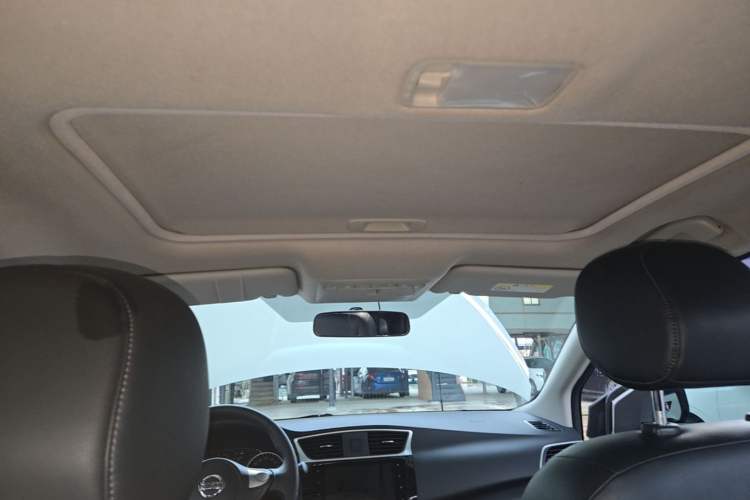 Used Nissan Sylphy 2019 1.6XV CVT Smart Connect Luxury Edition China VI Standard Headliner