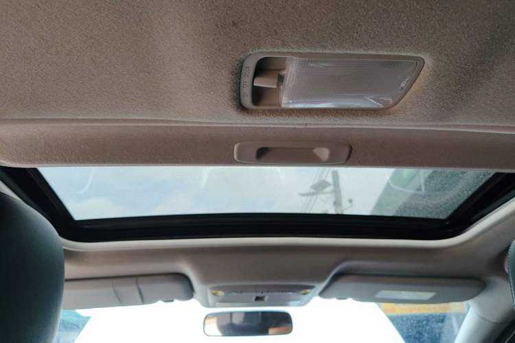 Used Nissan Sylphy 2019 1.6XV CVT Smart Connect Luxury Edition China VI Standard Headliner