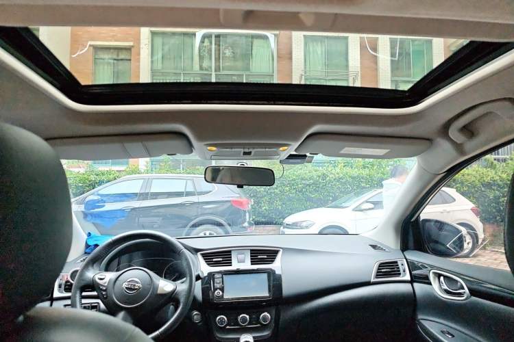 Used Nissan Sylphy 2019 1.6XV CVT Smart Connect Luxury Edition China VI Standard Headliner