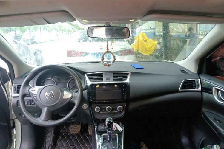 Used Nissan Sylphy 2019 1.6XV CVT Smart Connect Luxury Edition China VI Standard Headliner