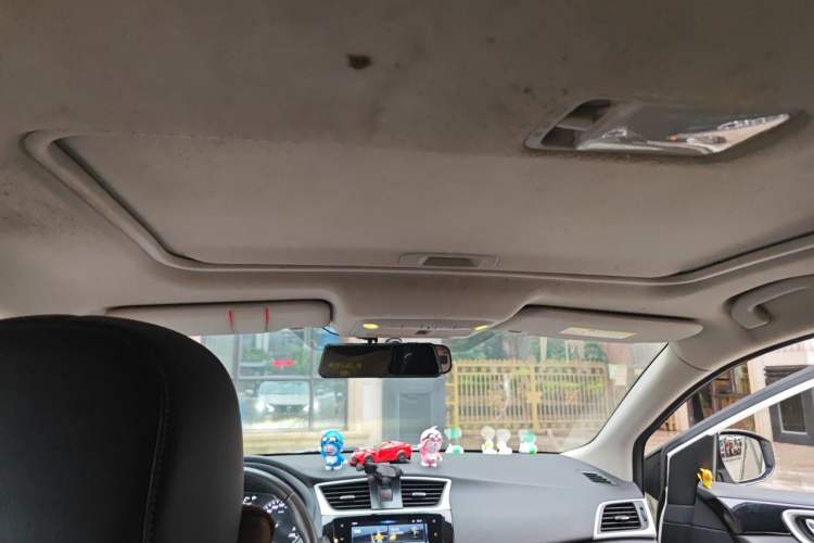 Used Nissan Sylphy 2019 1.6XV CVT Smart Connect Luxury Edition China VI Standard Headliner