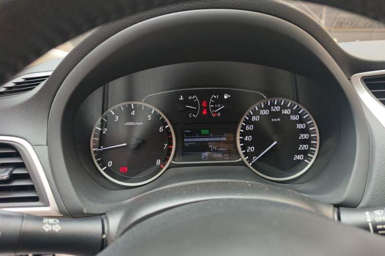 Used Nissan Sylphy 2019 1.6XV CVT Smart Connect Luxury Edition China VI Standard Instrument Cluster