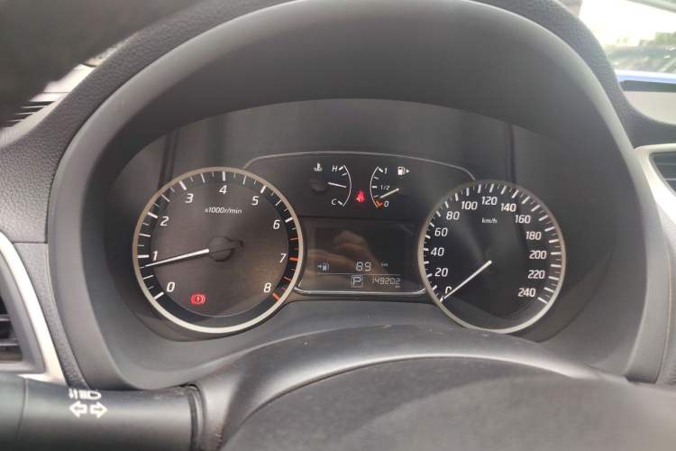 Used Nissan Sylphy 2019 1.6XV CVT Smart Connect Luxury Edition China VI Standard Instrument Cluster