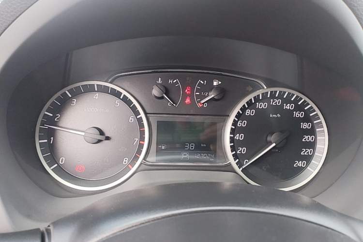 Used Nissan Sylphy 2019 1.6XV CVT Smart Connect Luxury Edition China VI Standard Instrument Cluster