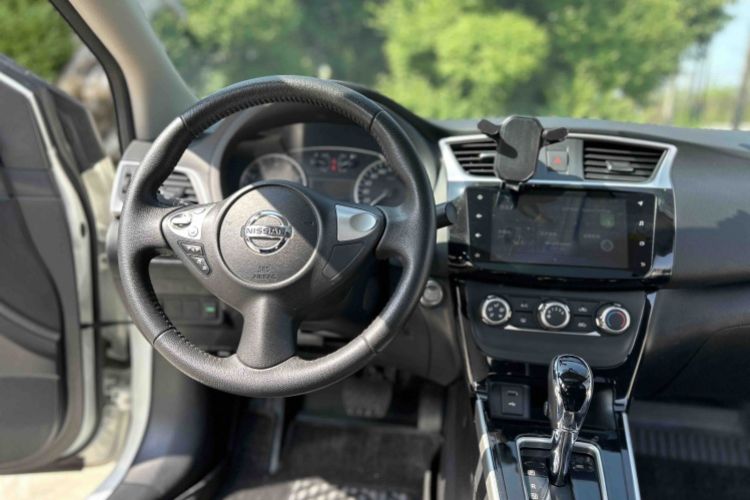 Used Nissan Sylphy 2019 1.6XV CVT Smart Connect Luxury Edition China VI Standard Interior 1
