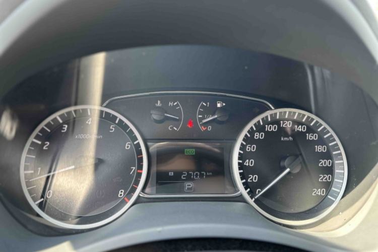 Used Nissan Sylphy 2019 1.6XV CVT Smart Connect Luxury Edition China VI Standard Interior 11