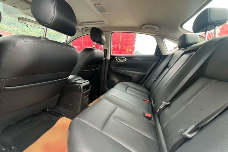 Used Nissan Sylphy 2019 1.6XV CVT Smart Connect Luxury Edition China VI Standard Interior 3