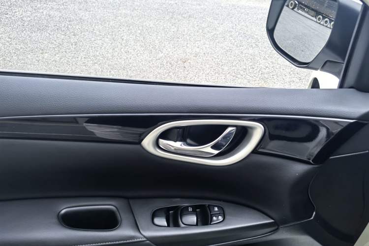 Used Nissan Sylphy 2019 1.6XV CVT Smart Connect Luxury Edition China VI Standard Interior 3