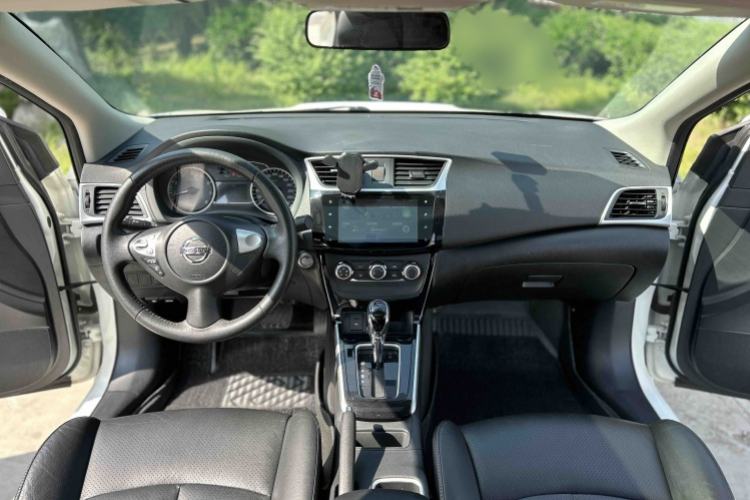 Used Nissan Sylphy 2019 1.6XV CVT Smart Connect Luxury Edition China VI Standard Interior 4