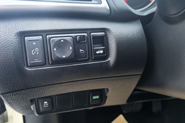 Used Nissan Sylphy 2019 1.6XV CVT Smart Connect Luxury Edition China VI Standard Interior 4