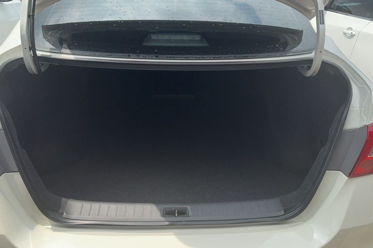 Used Nissan Sylphy 2019 1.6XV CVT Smart Connect Luxury Edition China V Standard Interior 5