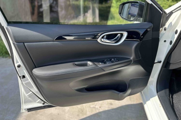 Used Nissan Sylphy 2019 1.6XV CVT Smart Connect Luxury Edition China VI Standard Interior 6