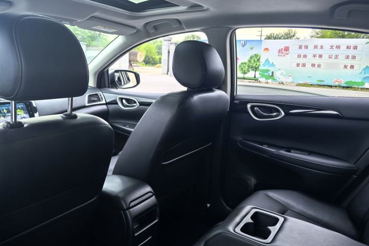Used Nissan Sylphy 2019 1.6XV CVT Smart Connect Luxury Edition China VI Standard Interior 6