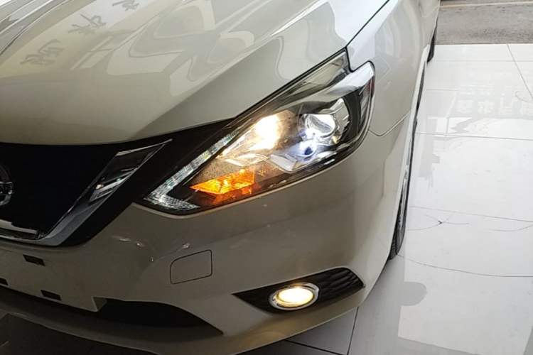Used Nissan Sylphy 2019 1.6XV CVT Smart Connect Luxury Edition China V Standard Left Front Headlight
