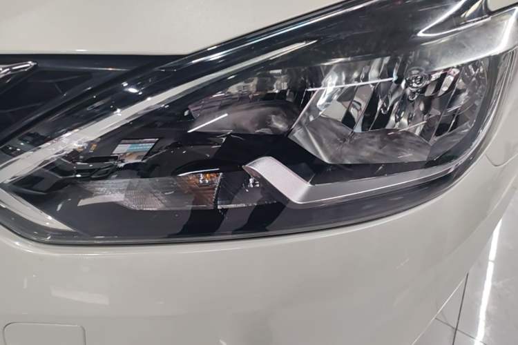 Used Nissan Sylphy 2019 Classic 1.6XE Manual Comfort Edition Left Front Headlight