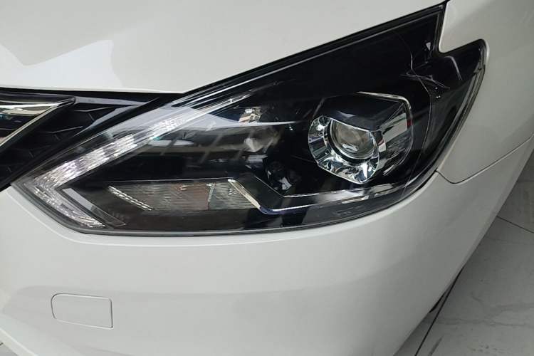 Used Nissan Sylphy 2019 1.6XV CVT Smart Connect Luxury Edition China VI Standard Left Front Headlight