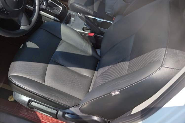 Used Nissan Sylphy 2019 1.6XV CVT Smart Connect Luxury Edition China VI Standard Left Front Seat