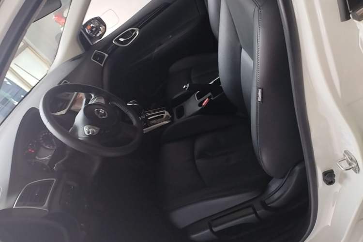 Used Nissan Sylphy 2019 1.6XV CVT Smart Connect Luxury Edition China VI Standard Left Front Seat