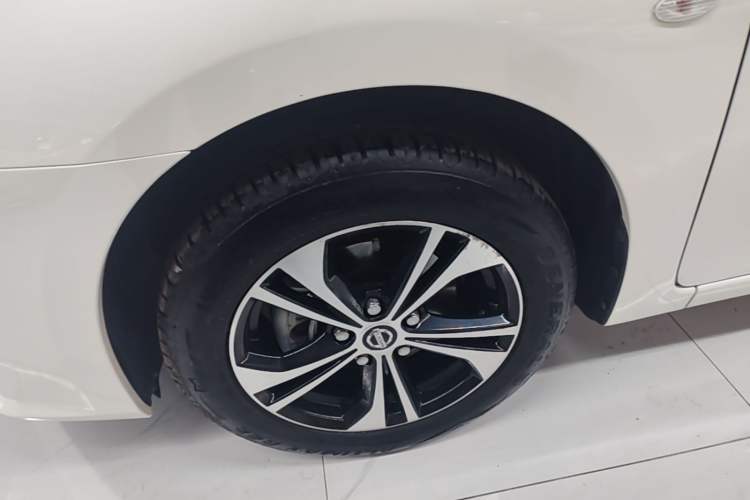 Used Nissan Sylphy 2019 Classic 1.6XE Manual Comfort Edition Left Front Wheel Hub
