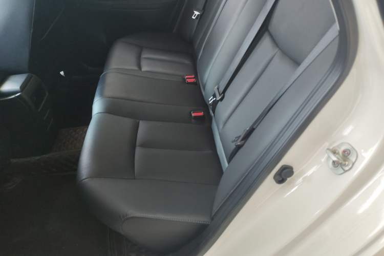 Used Nissan Sylphy 2019 1.6XV CVT Smart Connect Luxury Edition China VI Standard Left Rear Seat