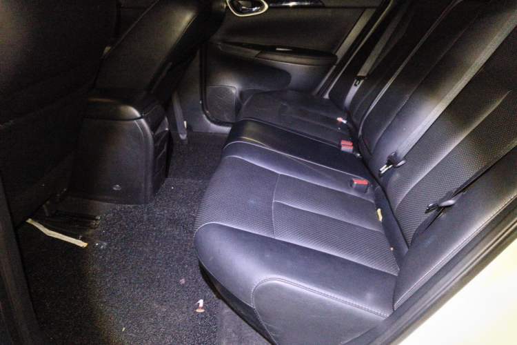 Used Nissan Sylphy 2019 1.6XV CVT Smart Connect Luxury Edition China VI Standard Left Rear Seat